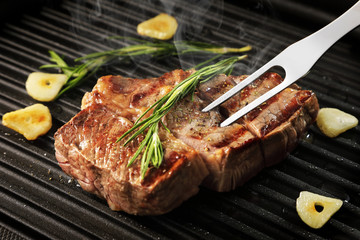 ビーフステーキ　Grilled beef steak