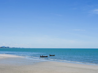 Fototapeta na wymiar Hua Hin beach in sunny day.
