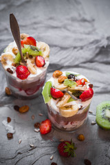 Nutrition Yoghurt fruit dessert strawberries banana kiwi raisins sunflower seeds oatmeal walnuts caramel