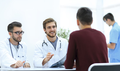 doctors discuss with the patient the x-ray