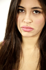 Obraz premium Serious sad young hispanic woman isolated looking camera.