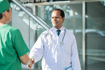 Fototapeta premium Greeting new surgeon