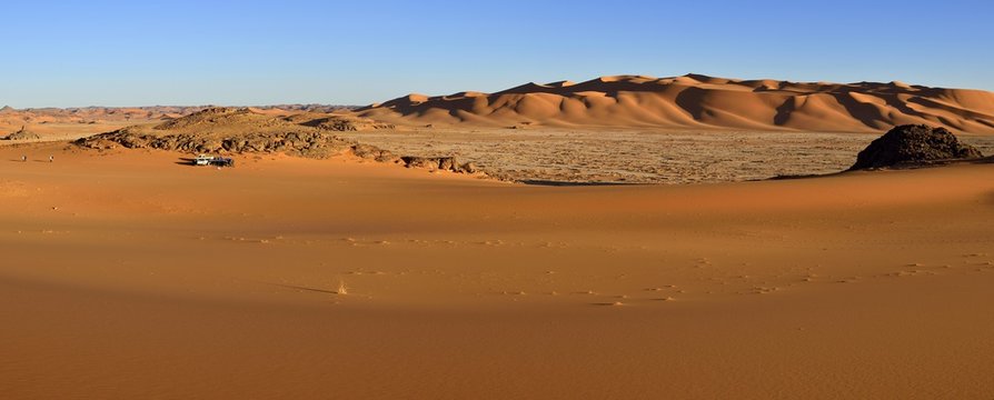 Sanddunes at In Tehak, Tadrart, Tassili n&acute; Ajjer National Park, Sahara desert, Algeria, Africa