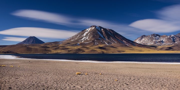 Laguna Laguna Miscanti, Vulcano Cerro Miscanti, Altitude 5622m, Andean Plain, Los Flamencos Reserve, San Pedro de Atacama, El Loa Province, Antofagasta Region, Norte Grande, Chile, South America