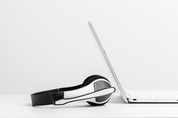 headset and computer laptop, call center support