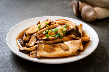 stir-fried king oyster mushroom in oyster sauce