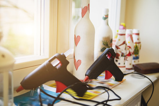 Glue gun for the manufacture of creative products. Focus on the far gun