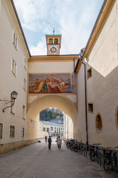 Die historische Altstadt von Salzburg an einem sonnigen Fr&uuml;hlingstag.