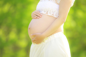 若い妊婦