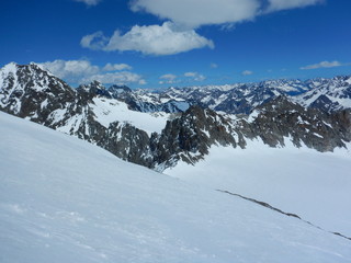 Fototapeta na wymiar beautiful early spring skitouring in otztal alps