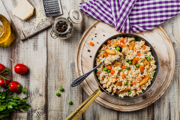 Delicious risotto with chicken and green peas.