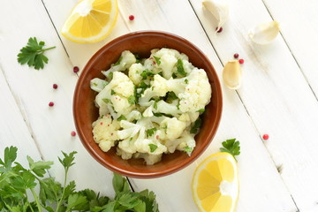 Cauliflower with garlic and parsley in lemon sauce