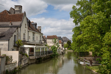 Fototapeta na wymiar Restaurant overlooking the river in Loches, France