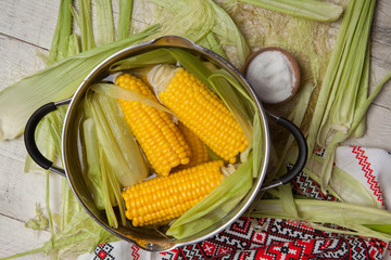 
Fresh corn on cobs on rustic wooden table, close up. Sweet corn ears background
