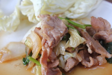 stir fried pork with white cabbage