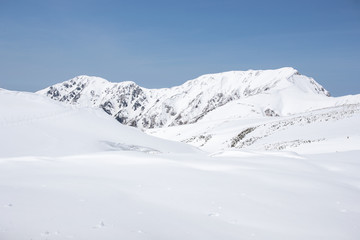 Fototapeta na wymiar The snow mountains of Tateyama Kurobe alpine.