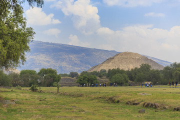 Fototapeta na wymiar Teotihuacan pyramids in Mexico