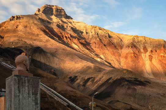Die verlassene russische Exklave Pyramiden in der Arktis