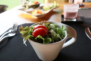 おしゃれなカフェのサラダ