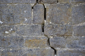 crack in masonry