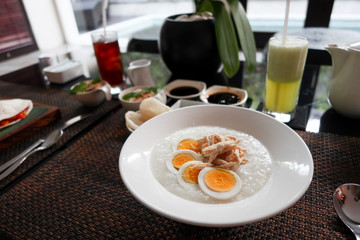 リゾート地の朝ごはん　インドネシア風お粥