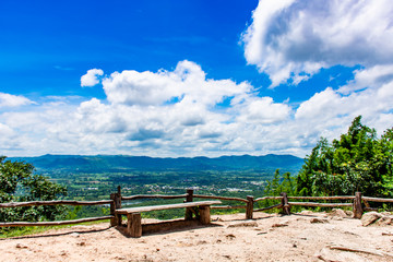 Obraz premium The point of view of the mountains and the town of Chaiyaphum at Sai Thong National Park Thailand.
