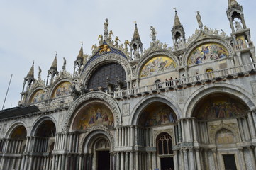 Fototapeta na wymiar Arquitetura da Basílica de San Marco