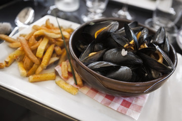 Mussels and fries