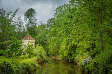 Fototapeta na wymiar Stone house on the banks of the river Serein, Noyers sur Serein, Burgundy, France