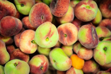 Peaches flat in the supermarket.