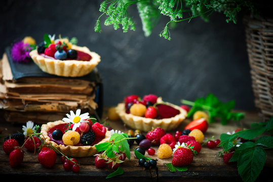MIXED BERRY CURD TARTELETTES.style rustic