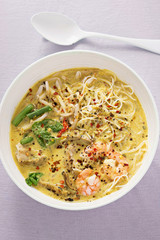 Grilled chicken & king prawn laksa 