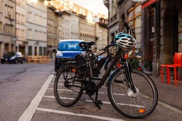 Fototapeta na wymiar Bicycle at the city