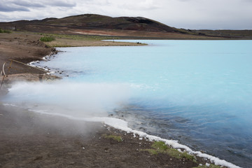 Landschaft mit Fumarole beim Mývatn Nature Bath / Kieselgurwerk in Nord-Island