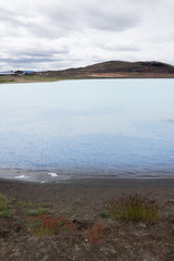 Landschaft mit Fumarole beim Mývatn Nature Bath / Kieselgurwerk in Nord-Island