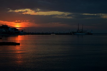 Fototapeta na wymiar sunset at the sea 