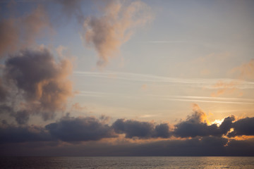 Fototapeta na wymiar sunset clowds sea sky