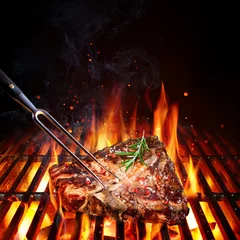 Keuken foto achterwand Steakhouse T-Bone Steak - Porterhouse Op Grill Met Rozemarijn En Roze Peper