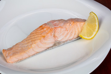 Steamed salmon with lemon