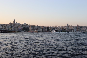 Obraz premium The city is from the sea