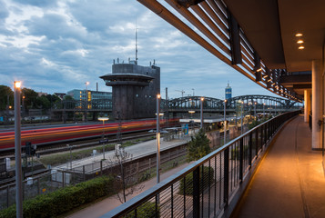 Fototapeta premium hackerbrücke in München in der nacht