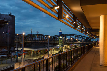 Naklejka premium hackerbrücke in München in der nacht