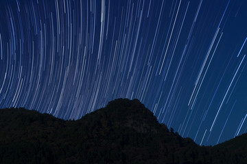 星昇る大和の山