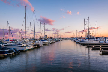 Fototapeta na wymiar Sunset over a marina in Canton, Baltimore, Maryland