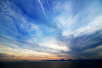 The vast sky at dusk and Mt. Fuji seen far away © Kazuhiro.Suzuki