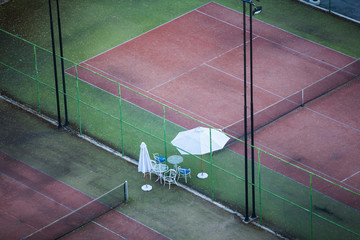 empty tennis court