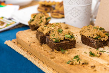 Green peas hummus sandwiches on a wooden desk