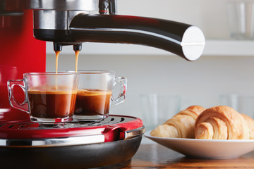 Hot espresso running into two cups