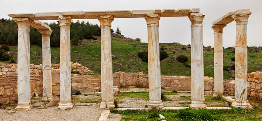 Fototapeta premium Ruins of ancient city, Hierapolis near Pamukkale, Turkey