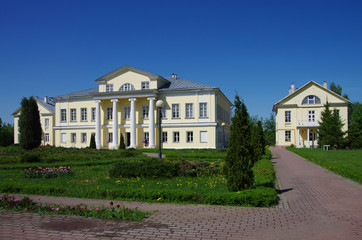 Fototapeta na wymiar MOSCOW,Russia - May, 2018: Sviblovo Manor on a Sunny spring day